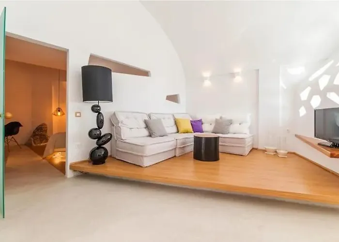 Vista Hotel Oia (Santorini)