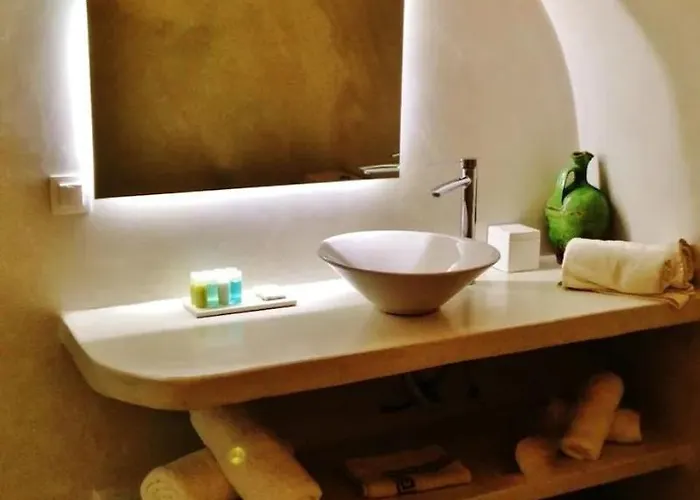 Vista Hotel Oia (Santorini)